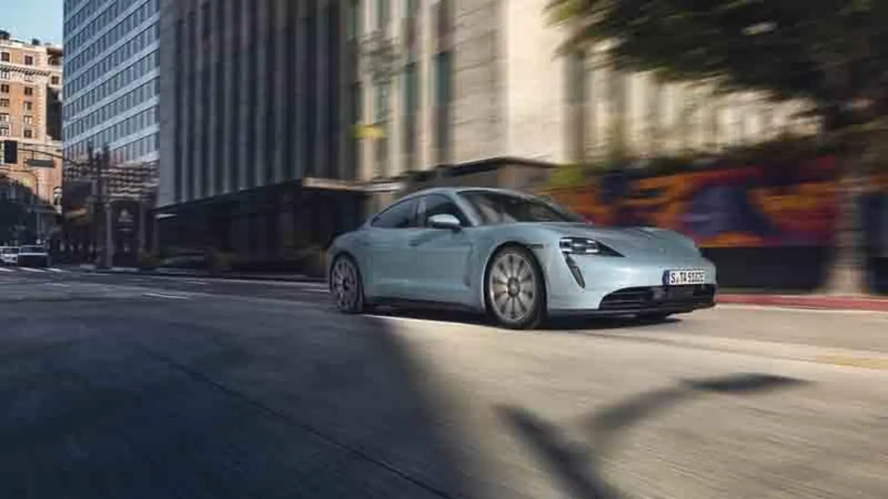 Porsche-Taycan-4S_movimiento-lateral
