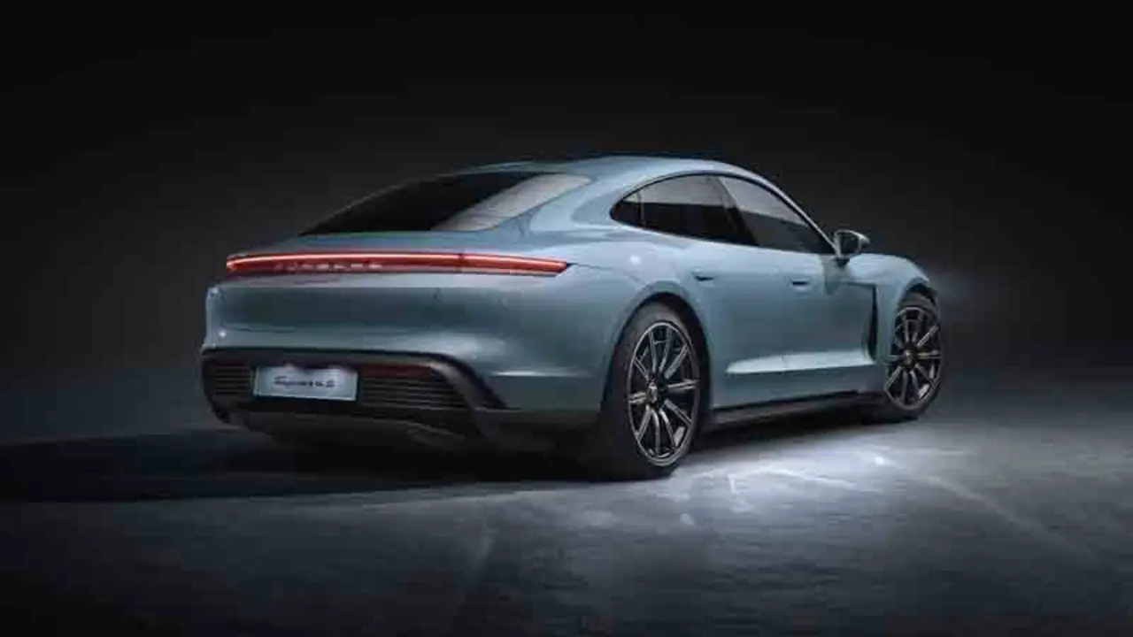 Porsche-Taycan-4S_trasera