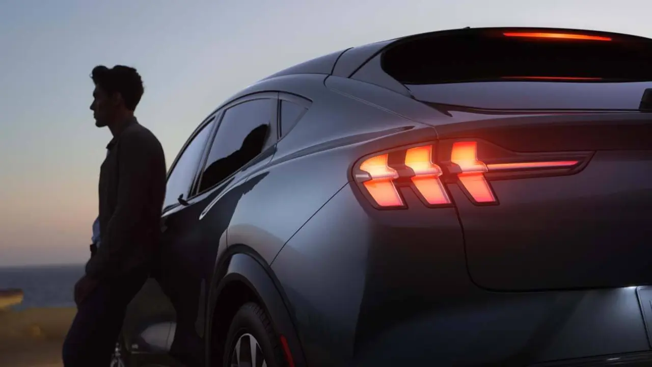 Trasera Ford Mustang Mach E