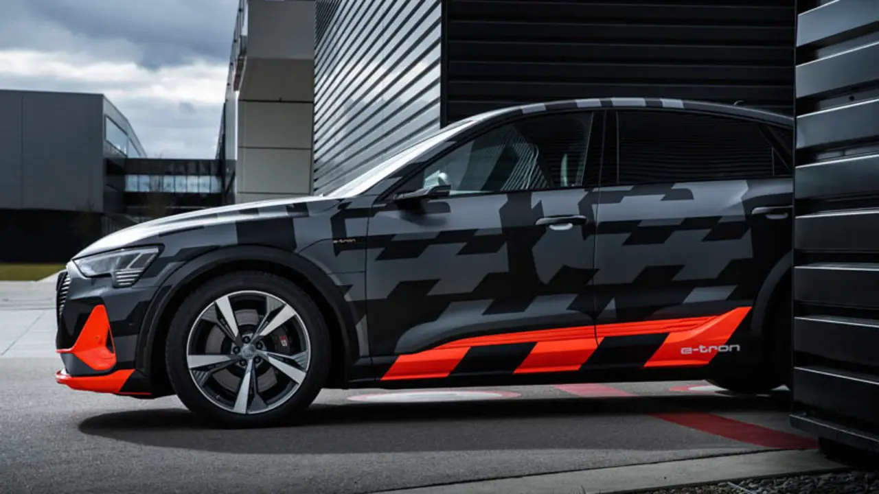 audi-e-tron-version-S_lateral