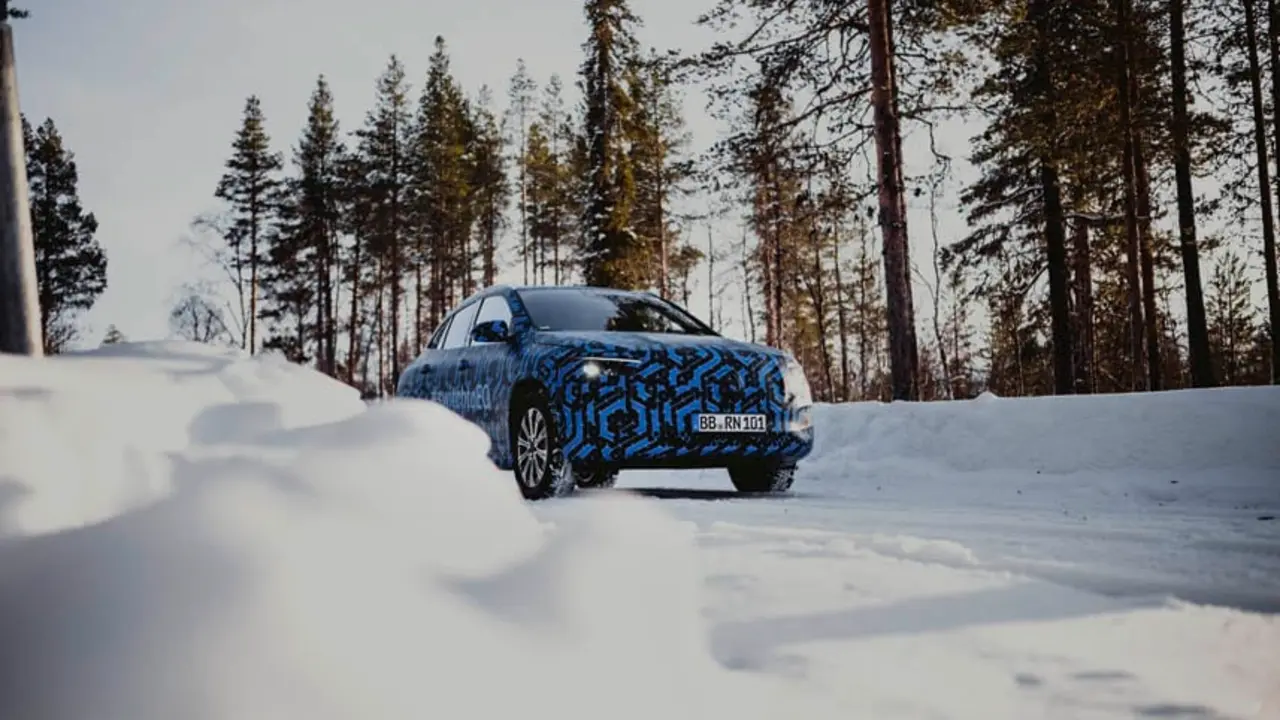 Mercedes-Benz-EQA-pruebas-invierno-Suecia