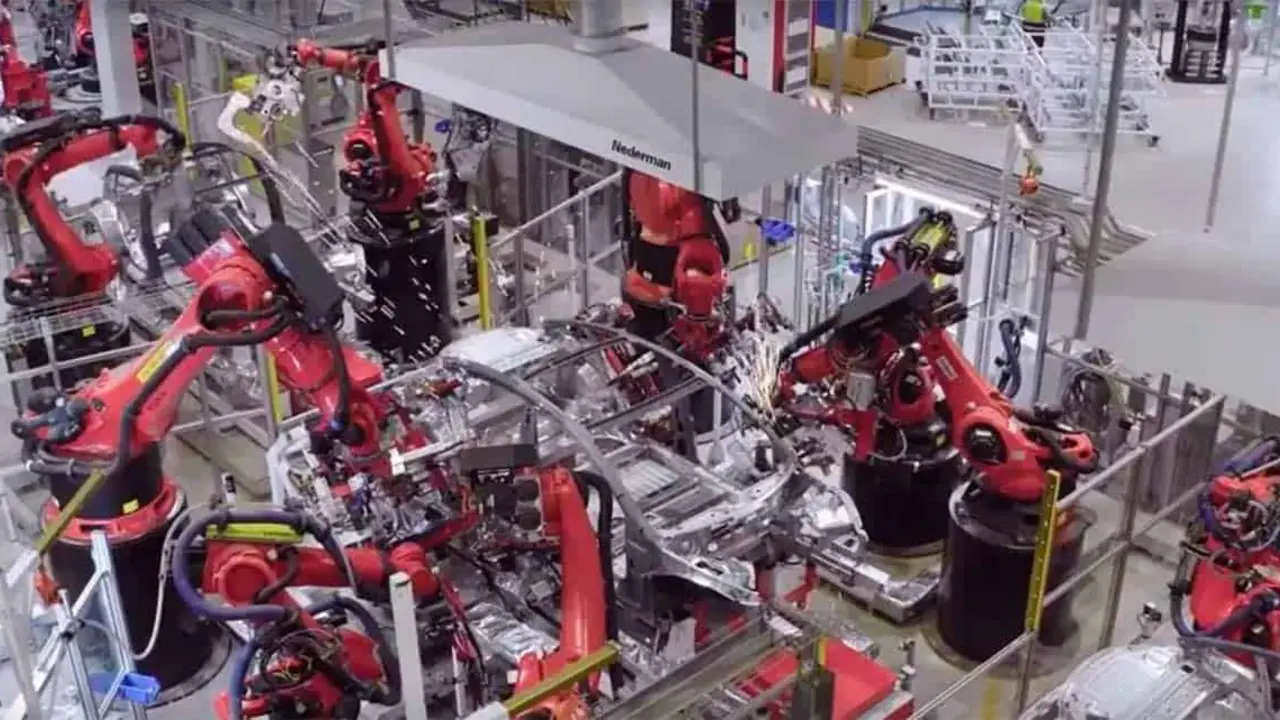 F&aacute;brica de Tesla en China, foto del interior