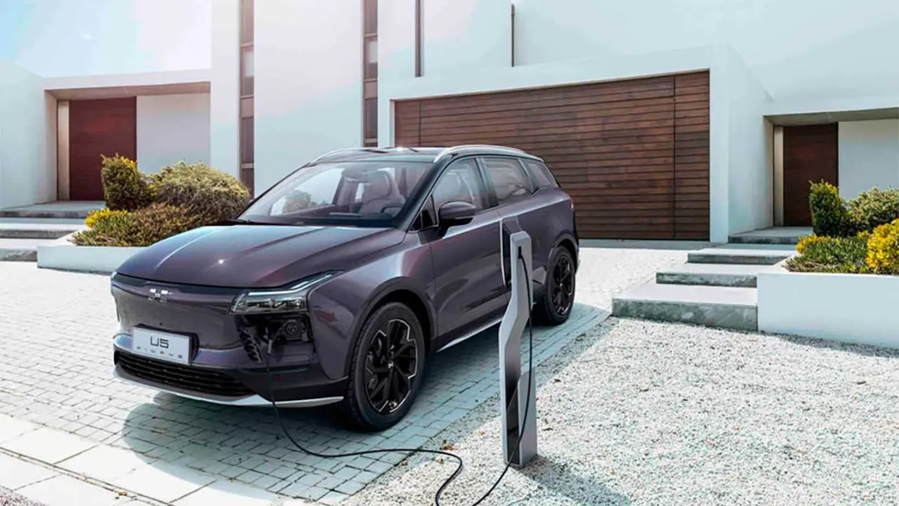 Foto del SUV el&eacute;ctrico Aiways U5