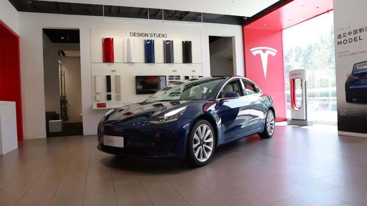 Foto del Tesla Model 3 con el interior actualizado