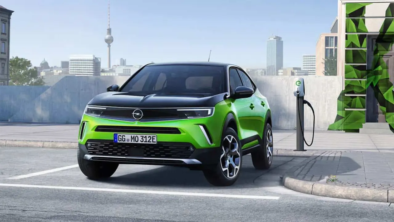 Foto del Opel Mokka-E cargando