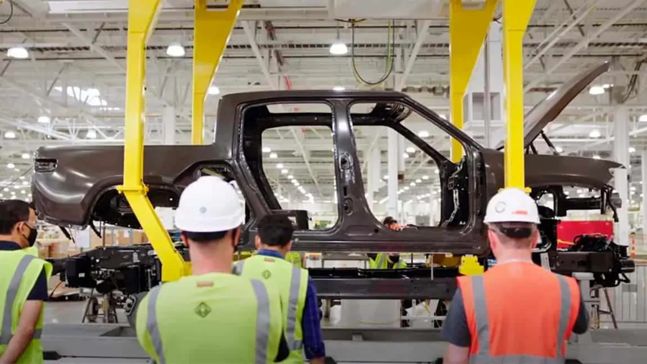 Foto del montaje de la Rivian R1T