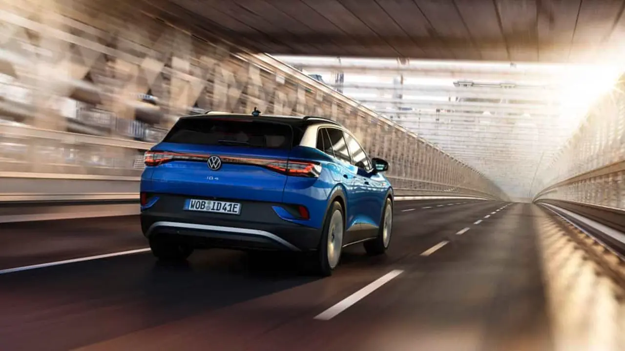 volkswagen-id-4_trasera-movimiento