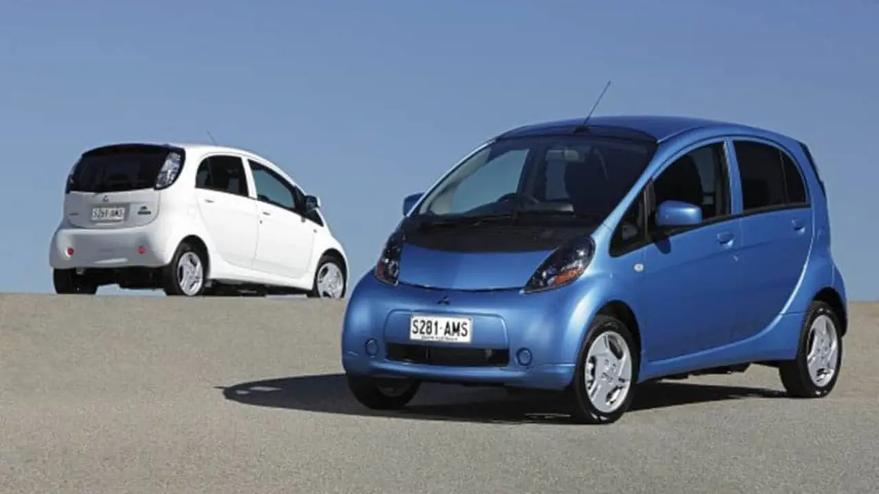 Mitsubishi_i-MIEV_blanco-azul