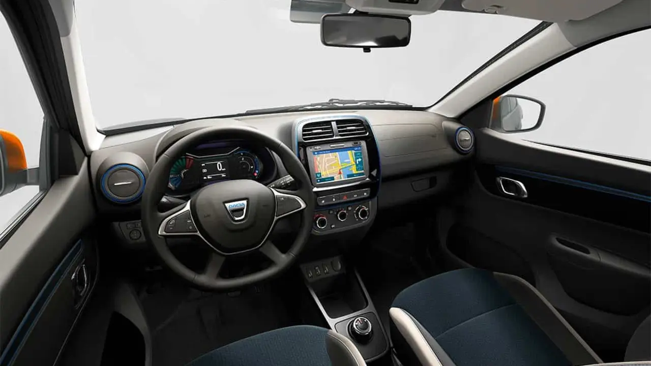 foto del interior del Dacia Spring, modelo 100% el&eacute;ctrico