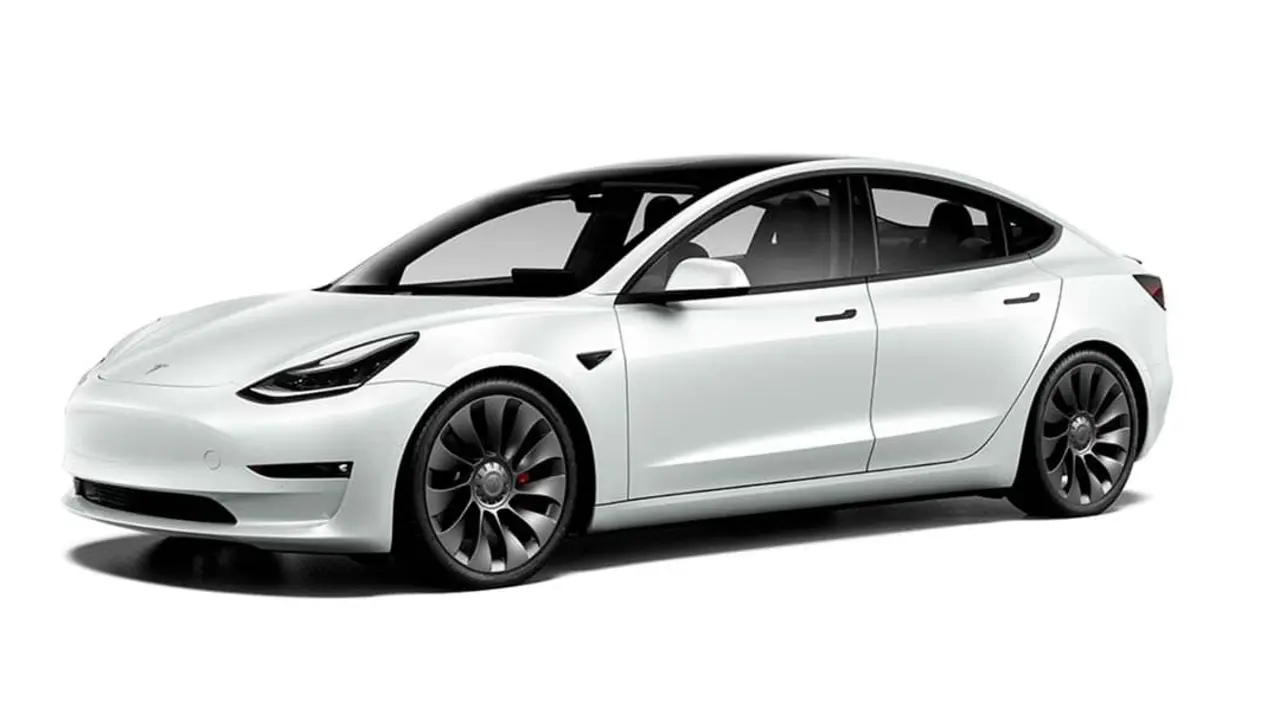Foto del Tesla Model 3 Performance del 2021 de color blanco