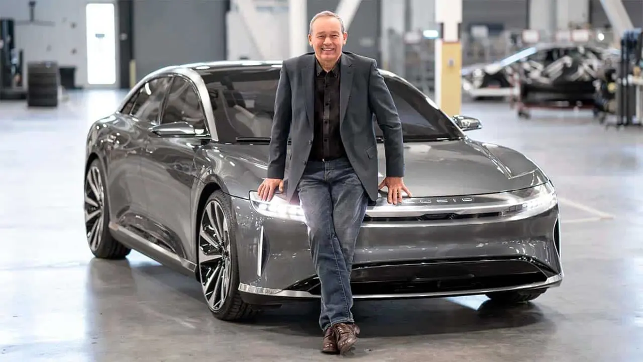 Foto del CEO de Lucid Motors, Peter Rawlinson, en el Lucid Air