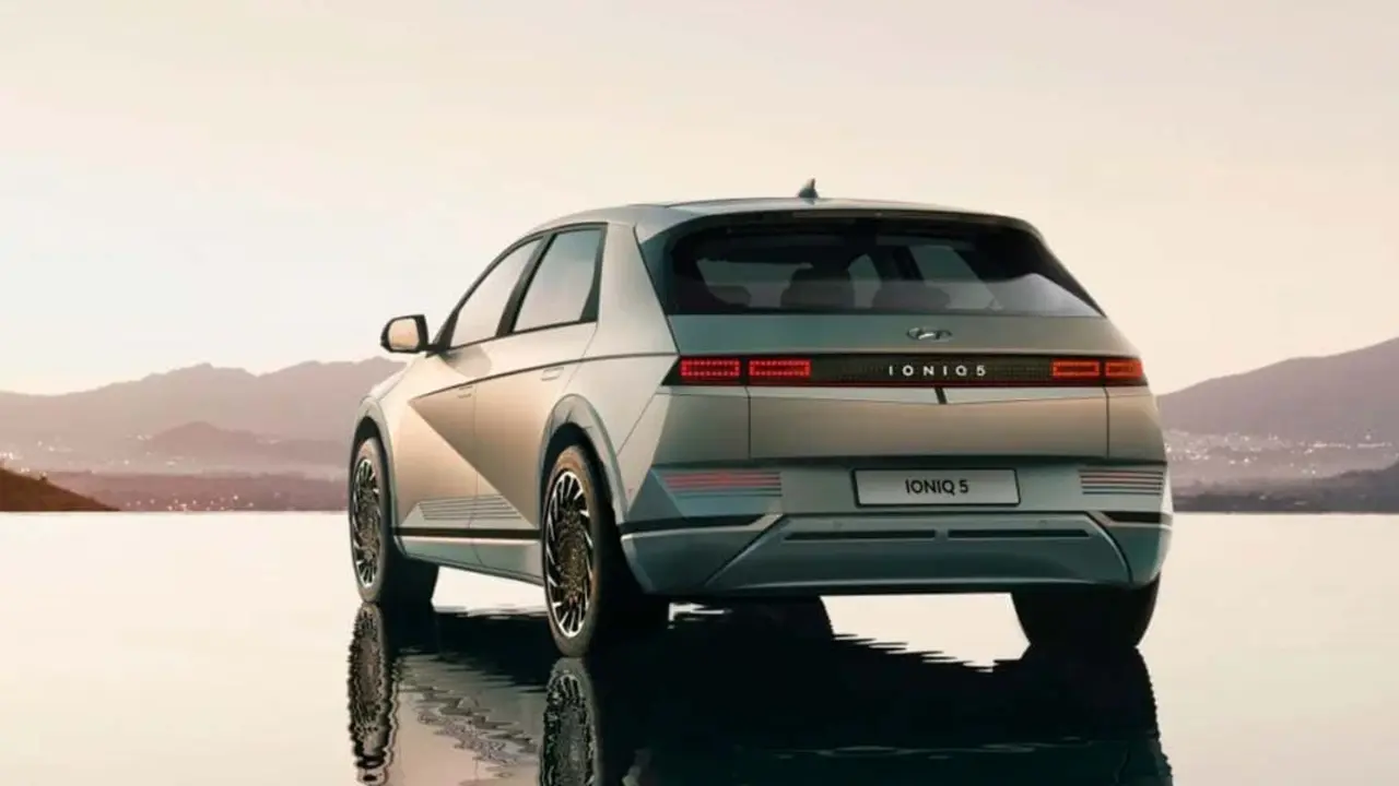 Foto del IONIQ 5 vista desde atr&aacute;s