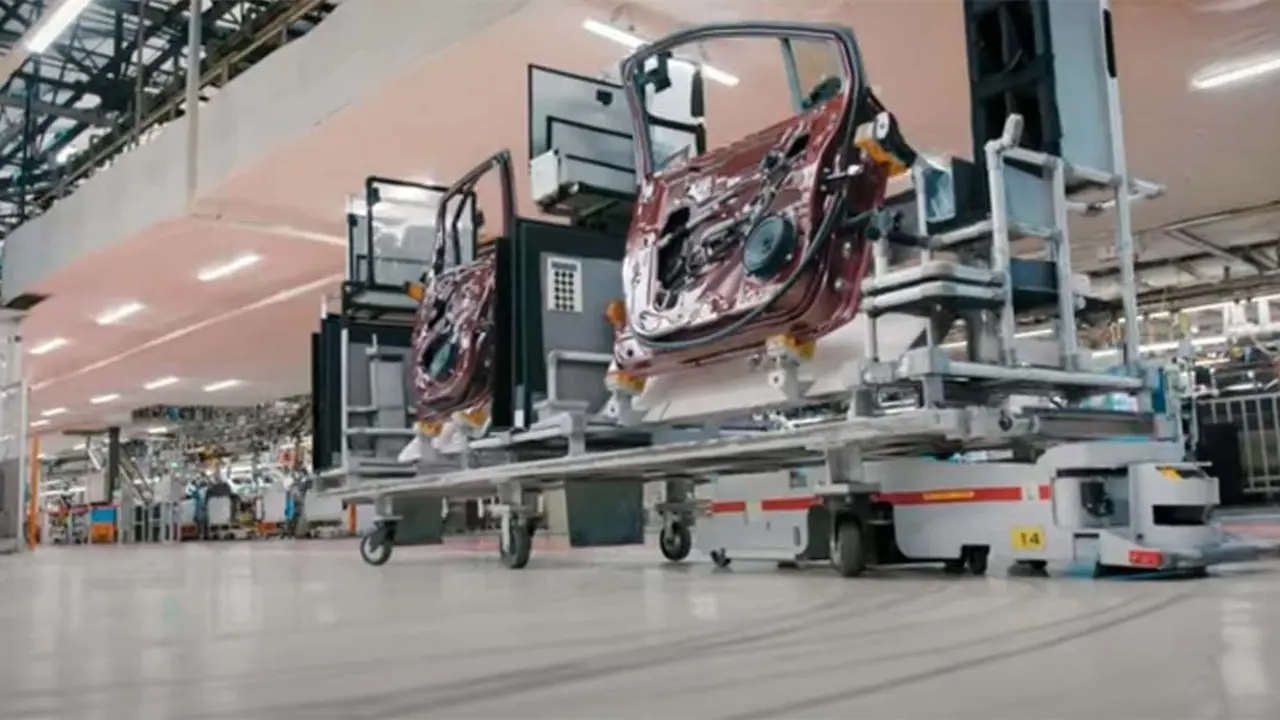 Foto de un robot que usan las bater&iacute;as desgastadas del Nissan Leaf 