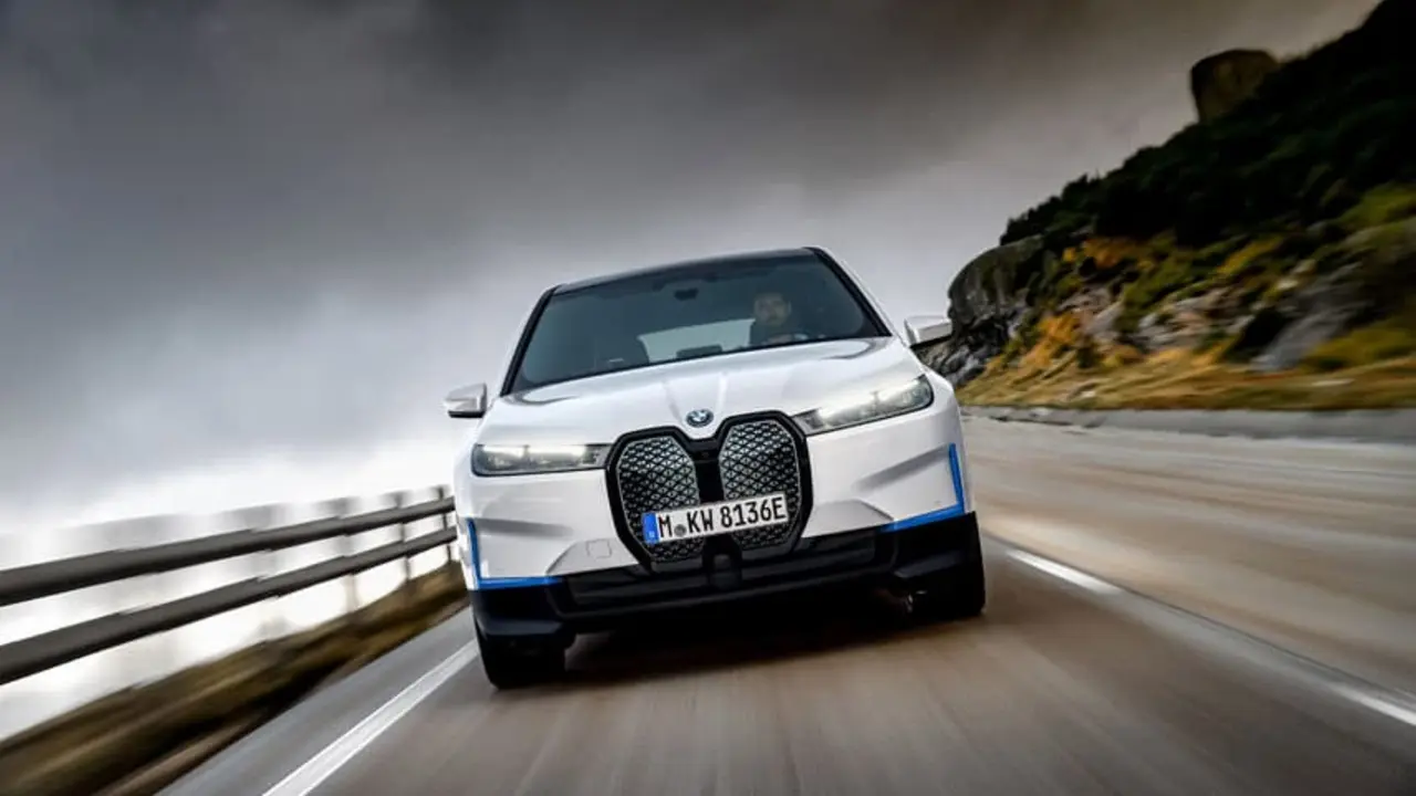 BMW-iX_color-blanco-frontal