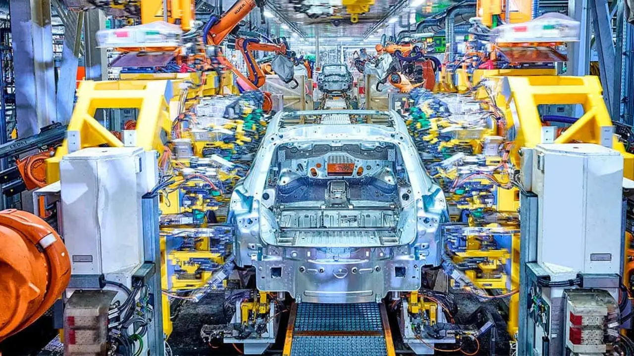 Foto de la f&aacute;brica produciendo el Audi Q4 e-tron
