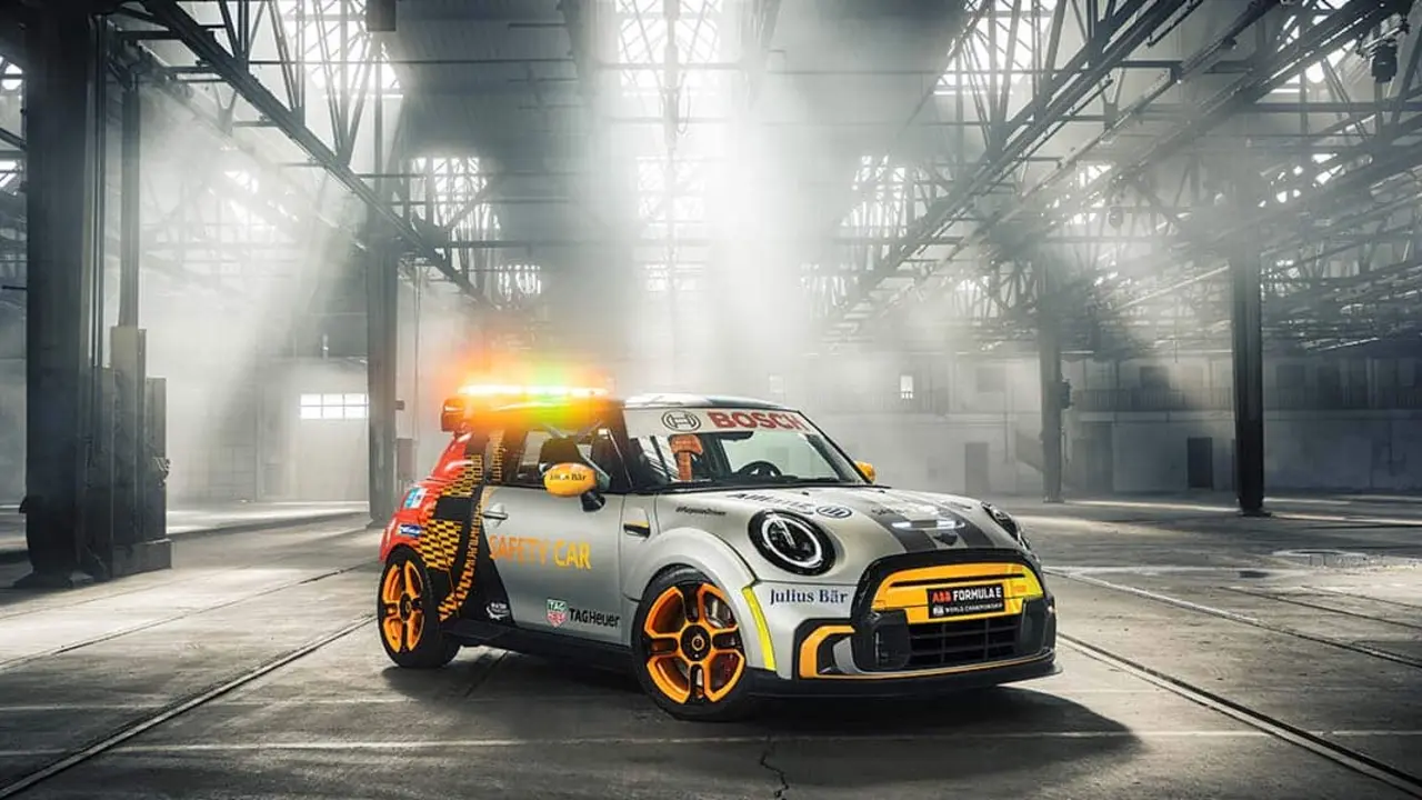 Mini Electrico como coche de seguridad (Safety Car) en la F&oacute;rmula E