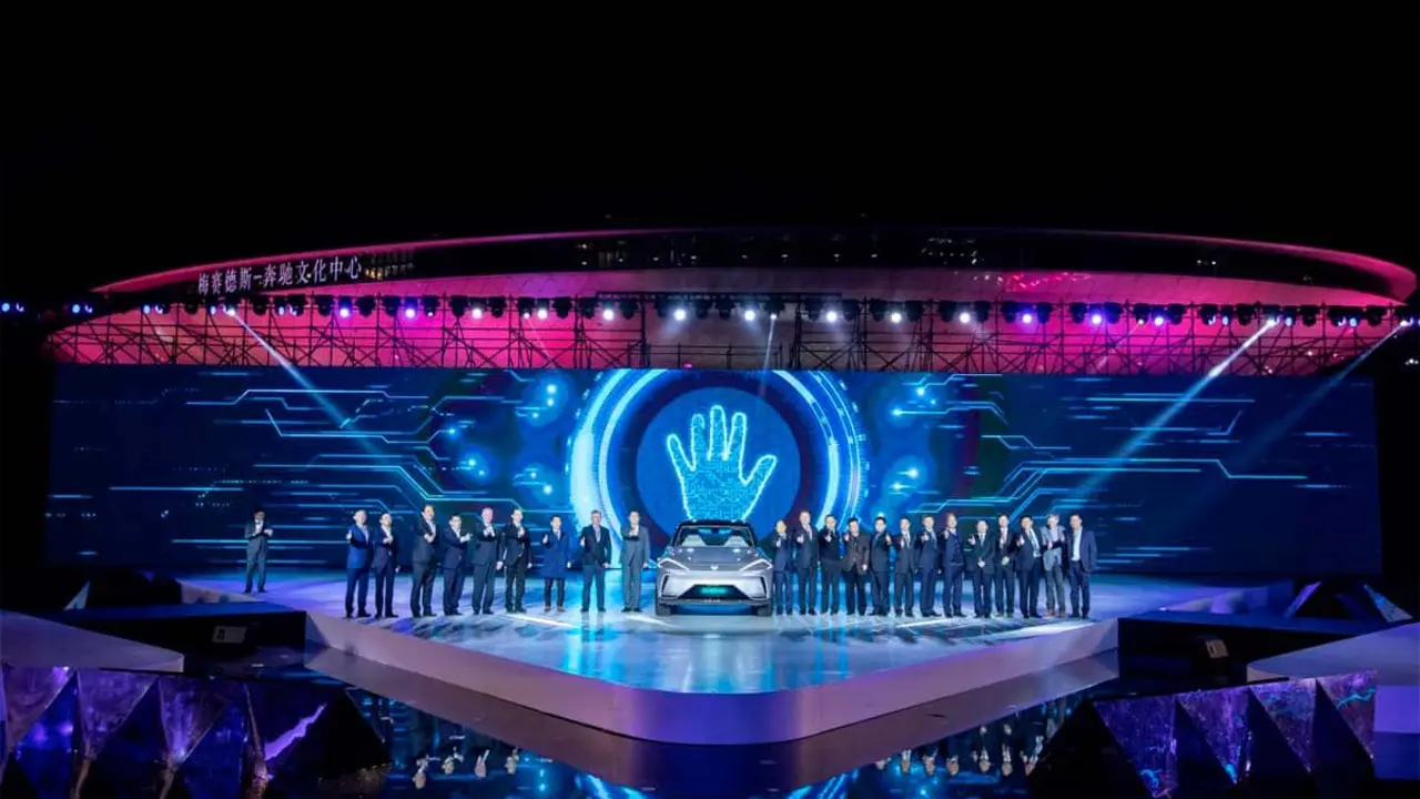 Presentaci&oacute;n coche el&eacute;ctrico Huawei - Arcfox Alpha S
