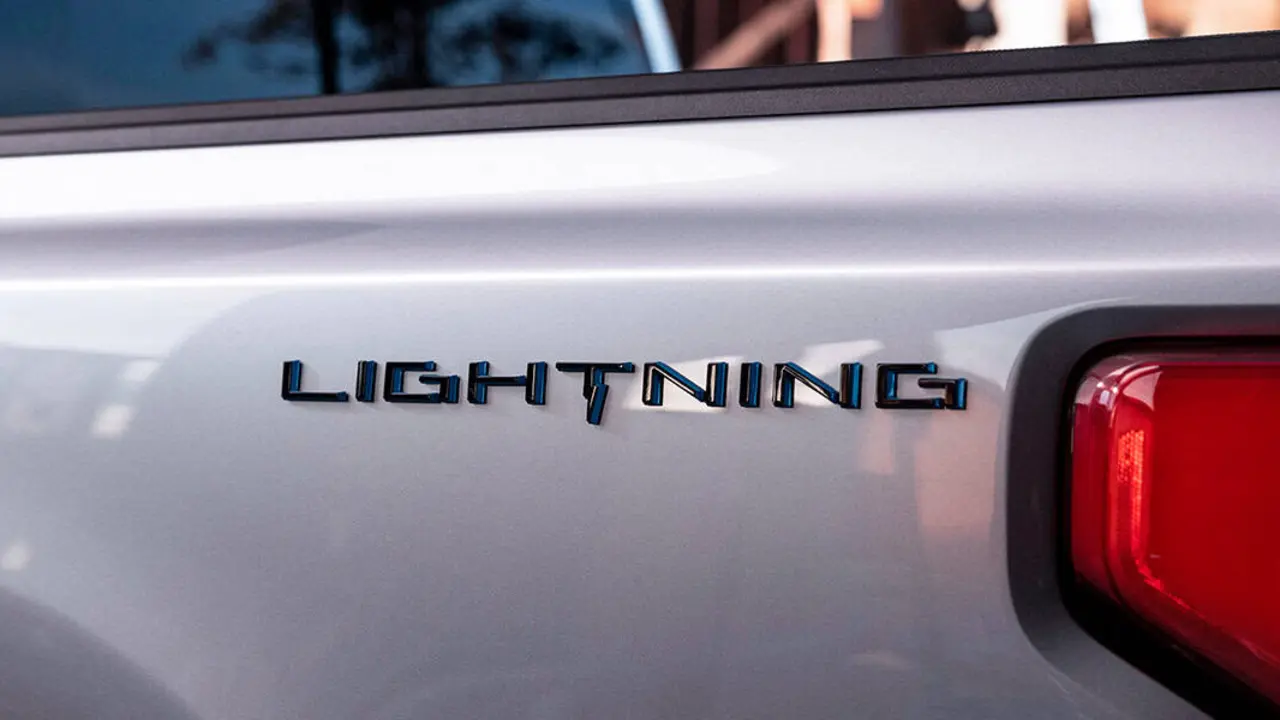 Ford-F-150-Lightning_nombre