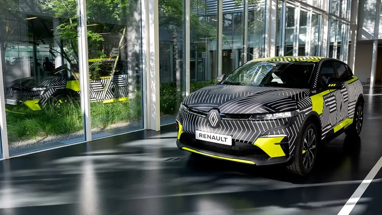 Renault-MEGANE-E-TECH-Electric_camuflaje