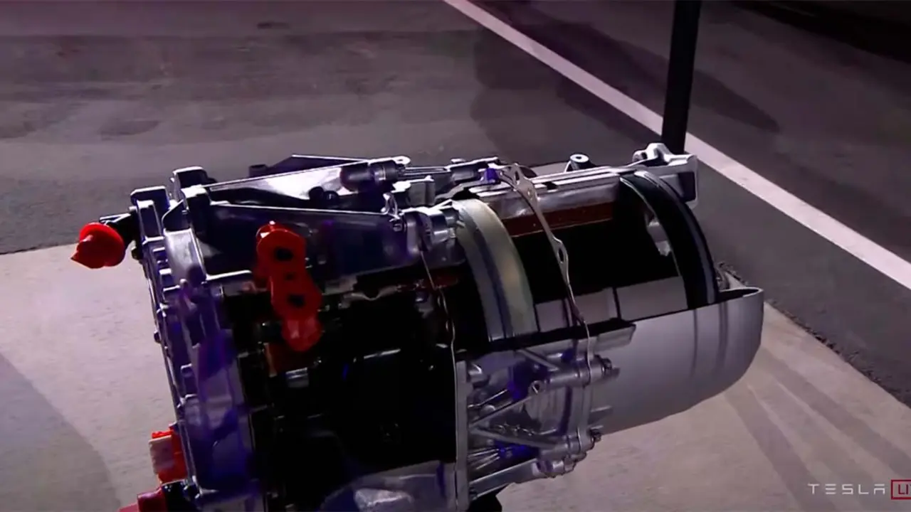 Foto del nuevo motor el&eacute;ctrico del Tesla Model S  Plaid