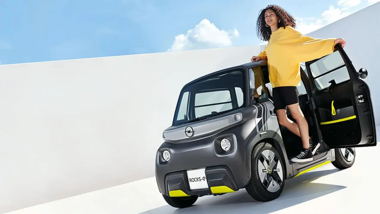 Opel-Rocks-e_mujer