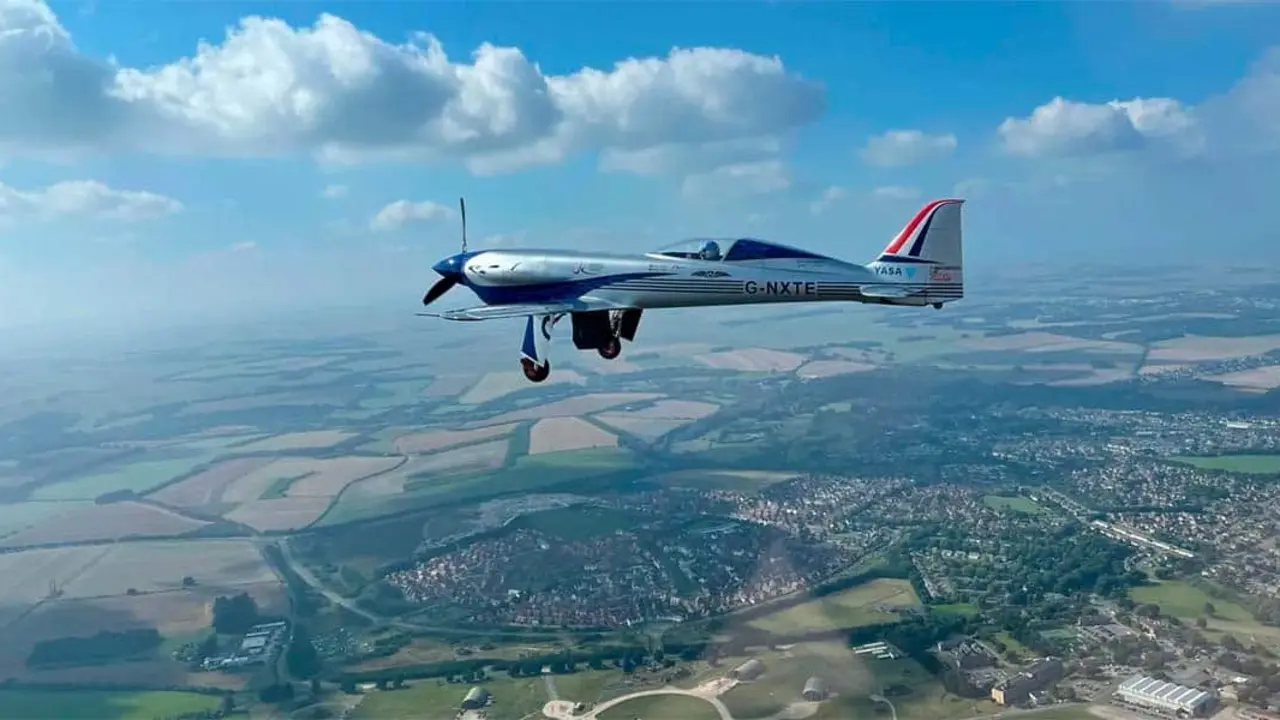 Foto del avi&oacute;n el&eacute;ctrico de Rolls-Royce, Spirit of Innovation en su primer vuelo