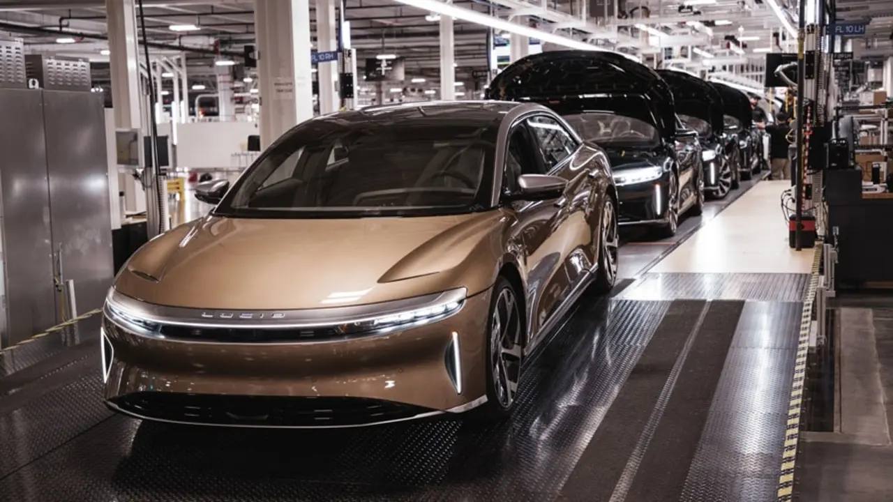 Primeras unidades del Lucid Air saliendo de la f&aacute;brica