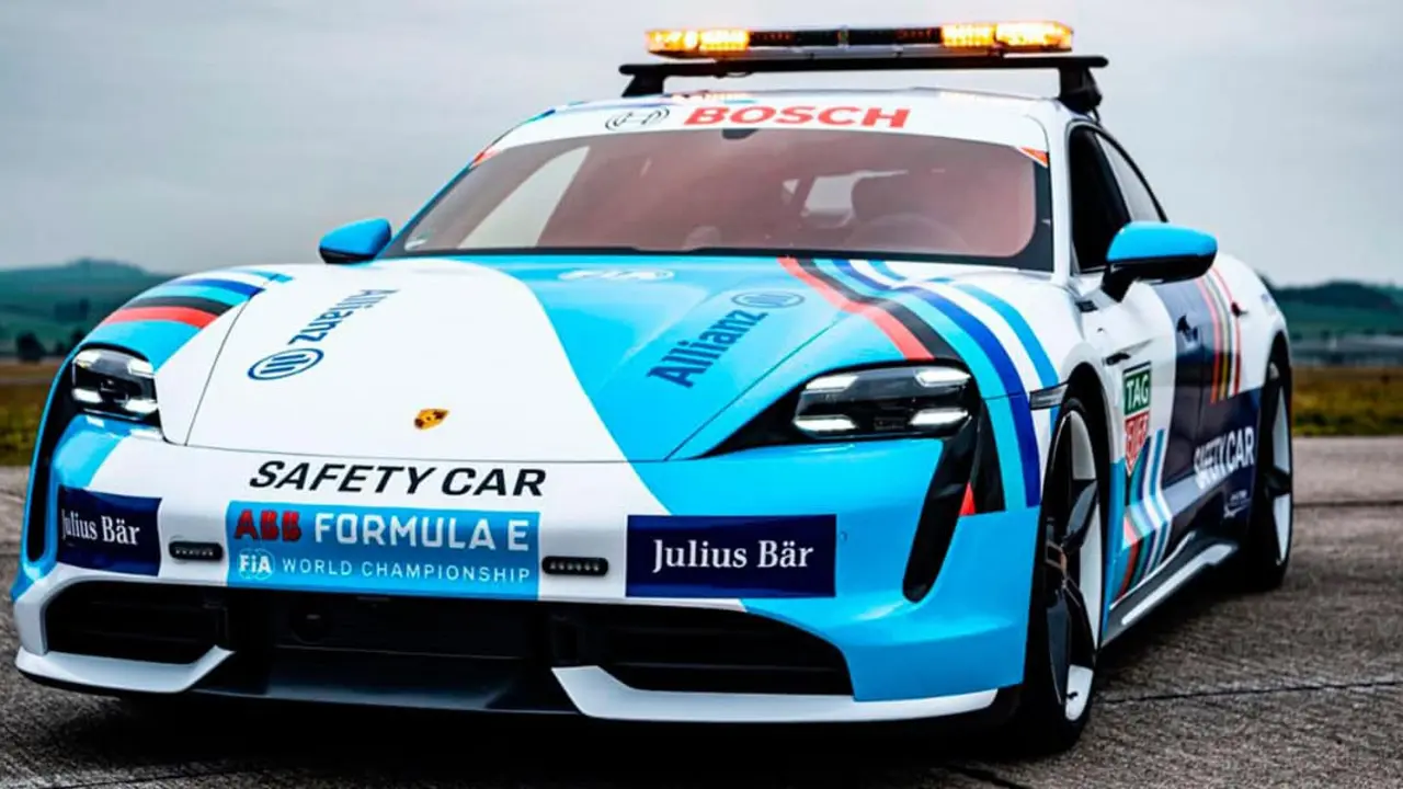 Porsche-Taycan-Turbo-S_Safety-Car-Formula-E-octava-temporada_frontal