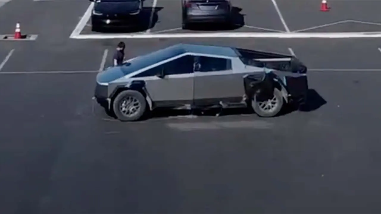 Foto de la Tesla Cybertruck  localizada en Fremont