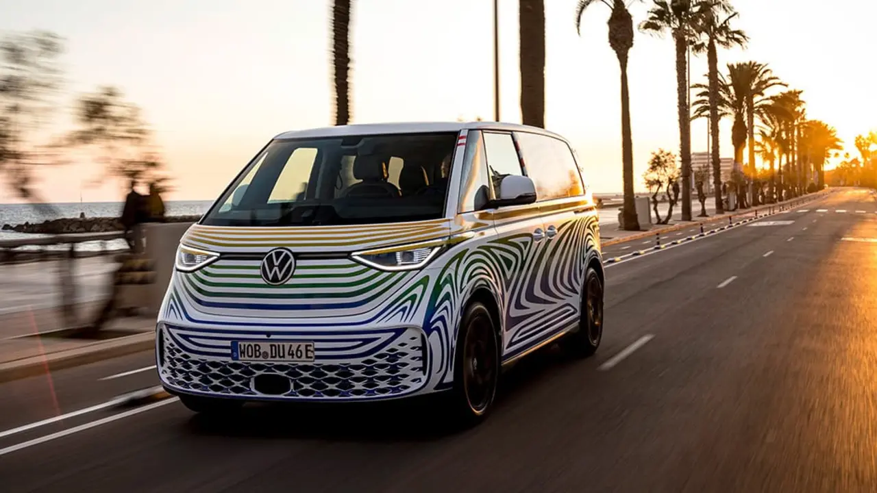 Volkswagen-ID-Buzz_camuflaje-lateral-playa