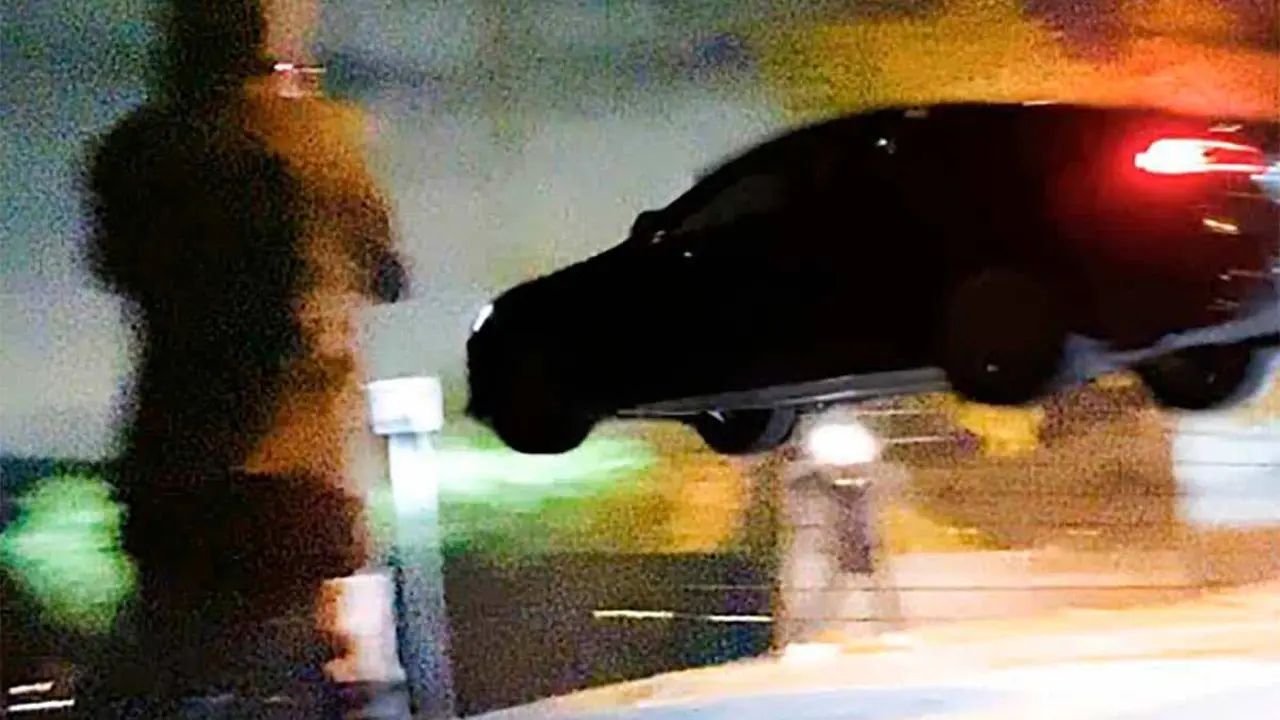 Foto del accidente de un Tesla Model S tras salir volando