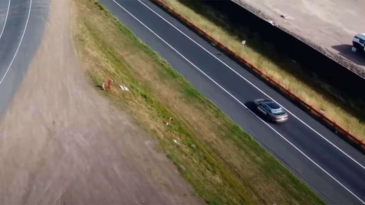 Pista de pruebas de Tesla probando un Lucid Air