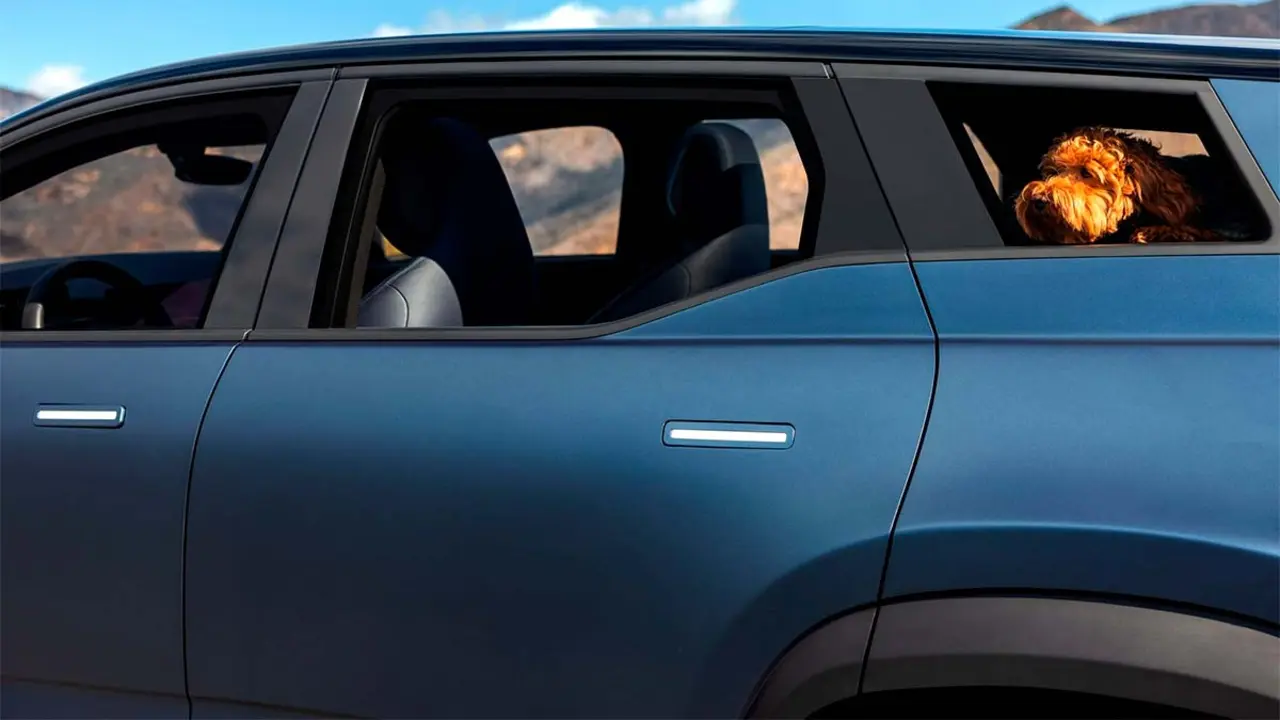 Foto de la opci&oacute;n de ventanilla para mascotas en el Fisker Ocean