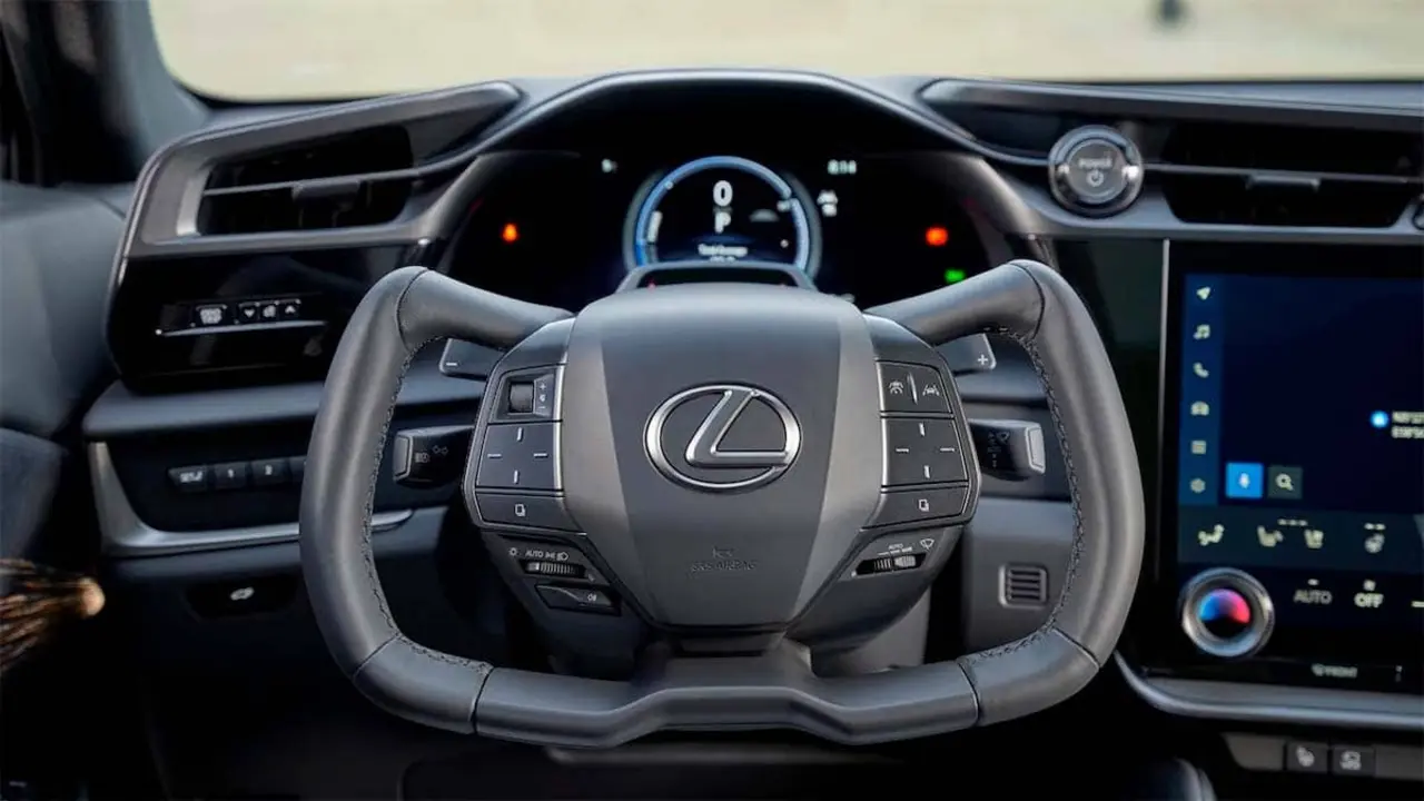 Volante del nuevo Lexus RZ 450e de tipo Yoke/yugo