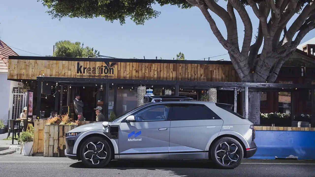 Hyundai-IONIQ-5-autonomo-Motional_entregas-Uber-Eats