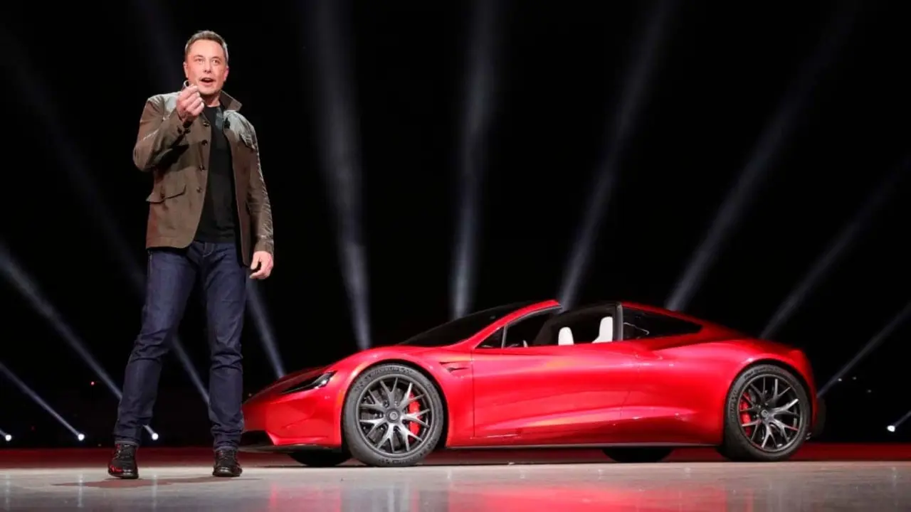 D&iacute;a de la primera presentaci&oacute;n del Tesla Roadster con Elon Musk en escena