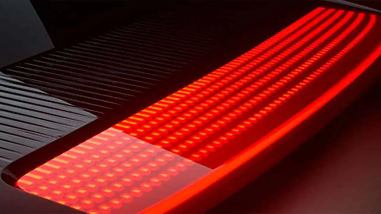 Aler&oacute;n del IONIQ 6 de Hyundai iluminado
