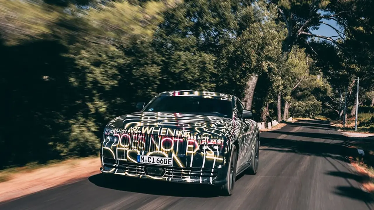 Rolls-Royce-Spectre_pruebas-Riviera-francesa_carretera