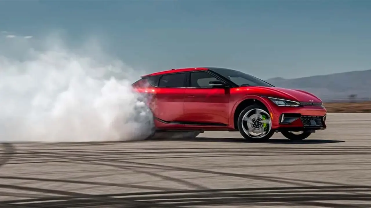Foto del KIA EV6 GT derrapando