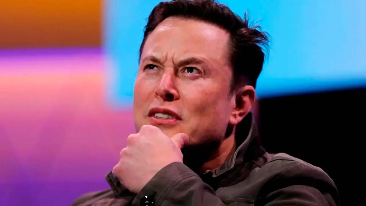 Elon Musk con cara de duda