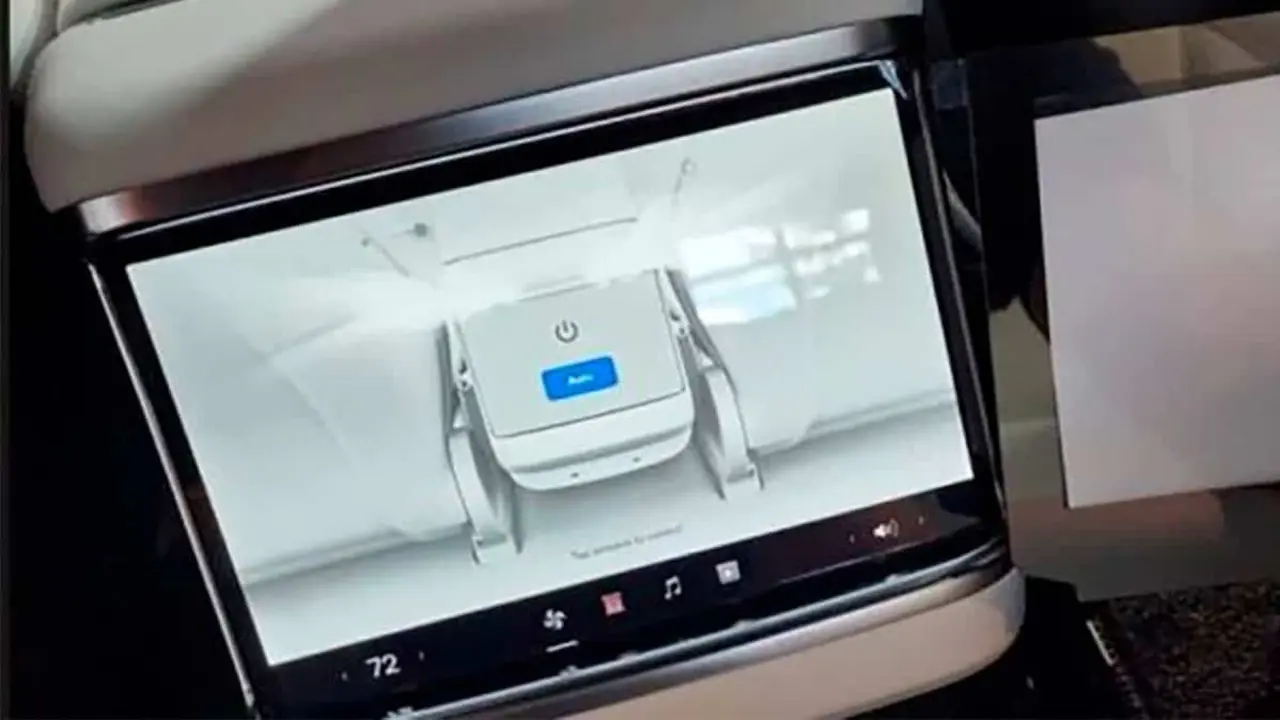 Nueva pantalla del Tesla Model S en las plazas traseras