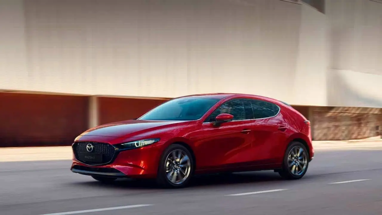 Mazda 3 de color rojo