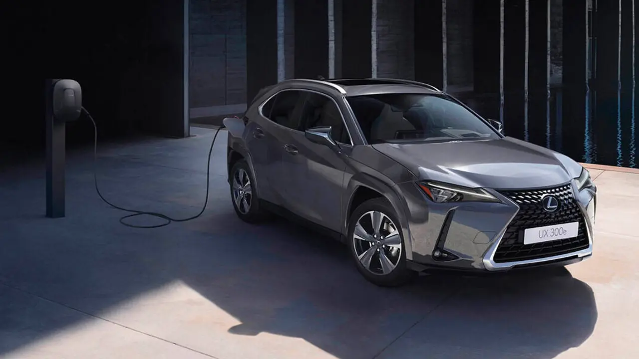 Nuevo-Lexus-UX-300-e_cargando