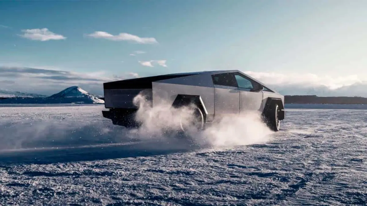 Tesla Cybertruck en la nieve