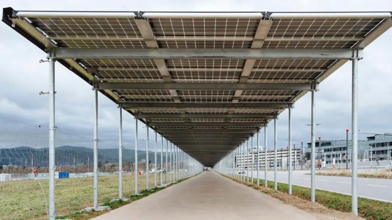 Carril-bici-cubierto-solar-Alemania