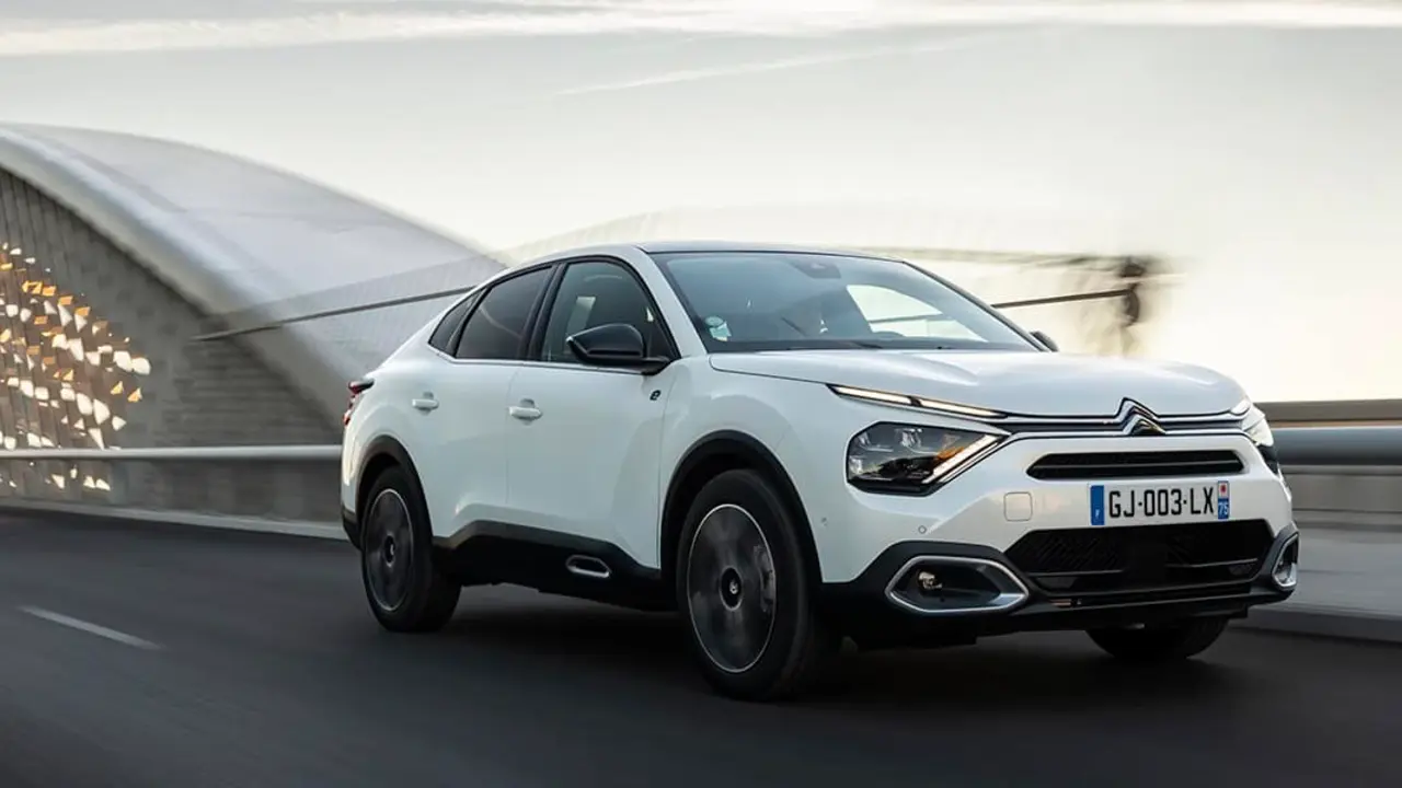 Citroen-e-C4-X_puente