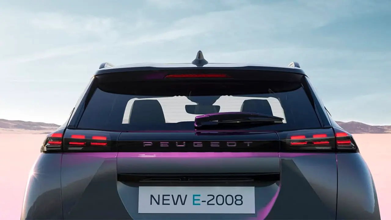 Peugeot-e-2008_trasera