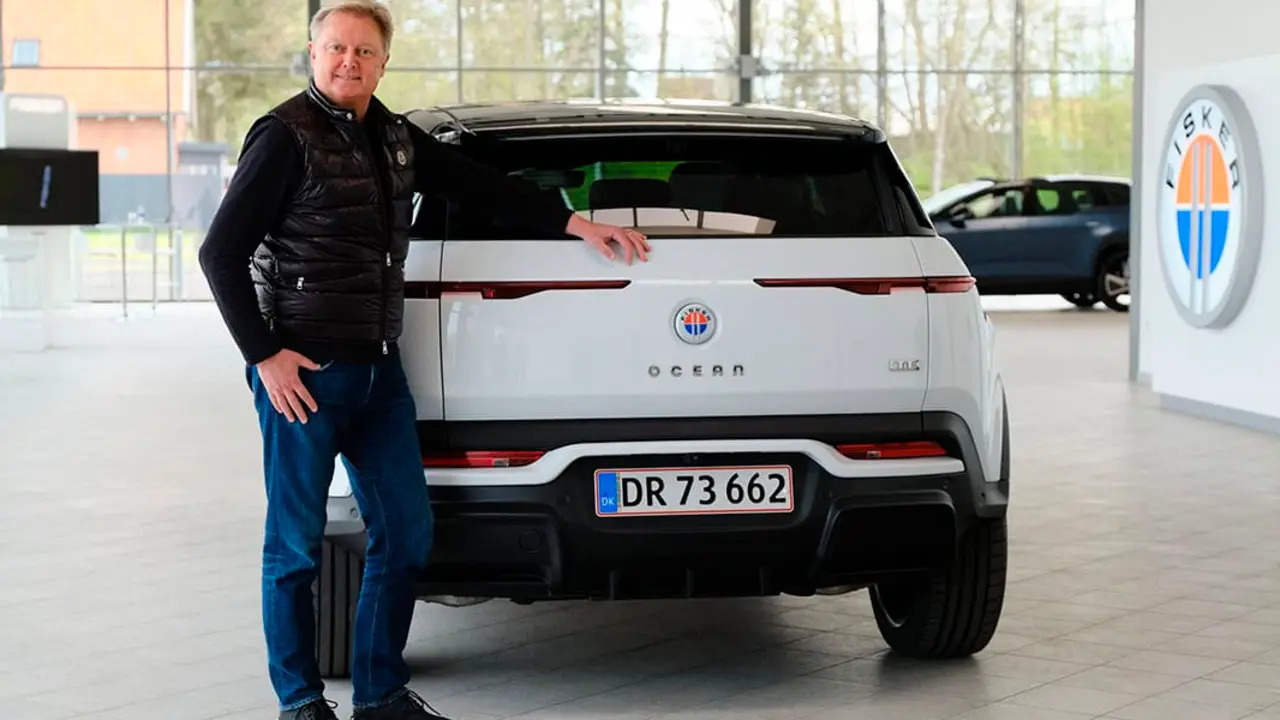 Henrik-Fisker_presidente-Fisker_entregando-primer-vehiculo-Fisker-Ocean-Dinamarca