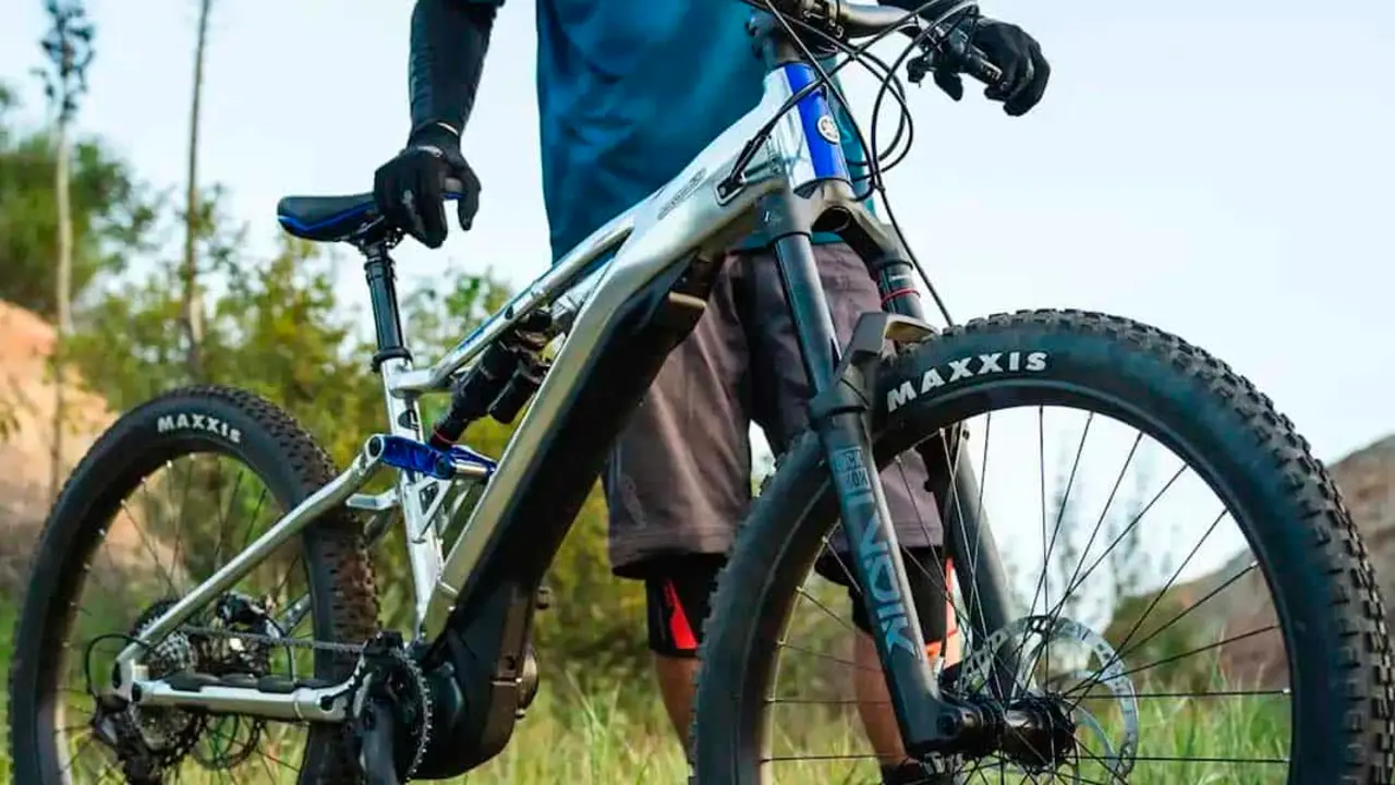 Bicicleta-electrica-Yamaha_YDX-MORO-07_edicion-30-aniversario_