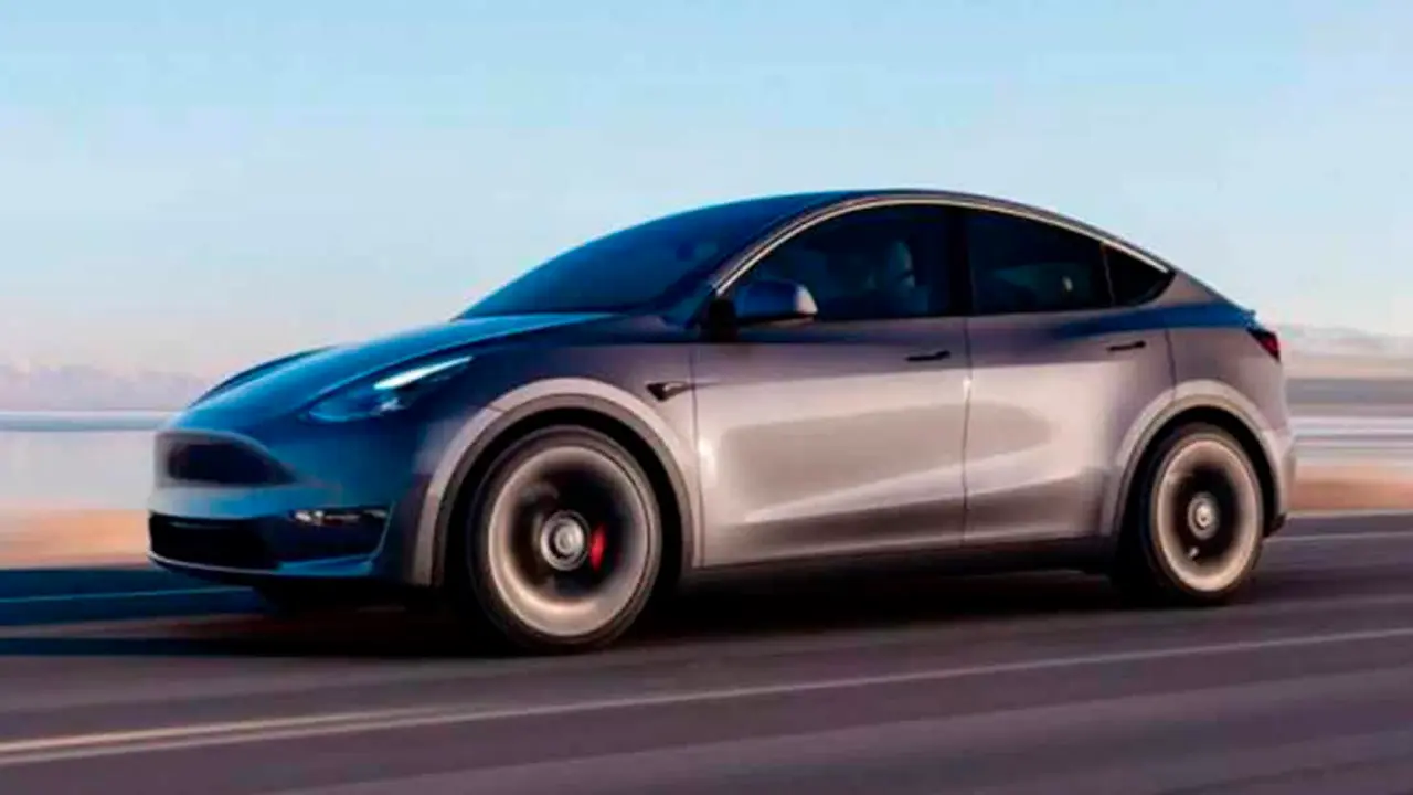 tesla-model-y-gris-carretera